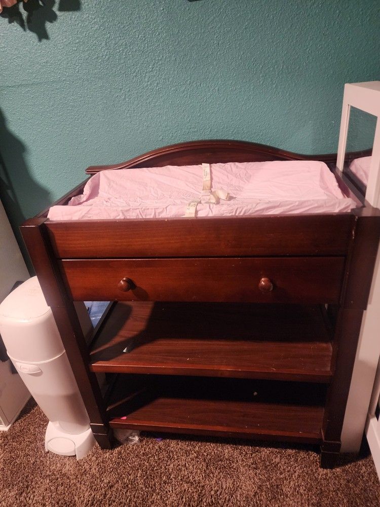 Changing Table And Diaper Genie 