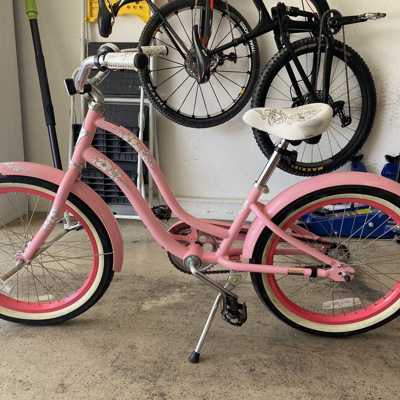 【pink hawaii】 c381d989f9d24dcda6ef70adfb744d