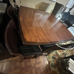 Comedor de madera alto