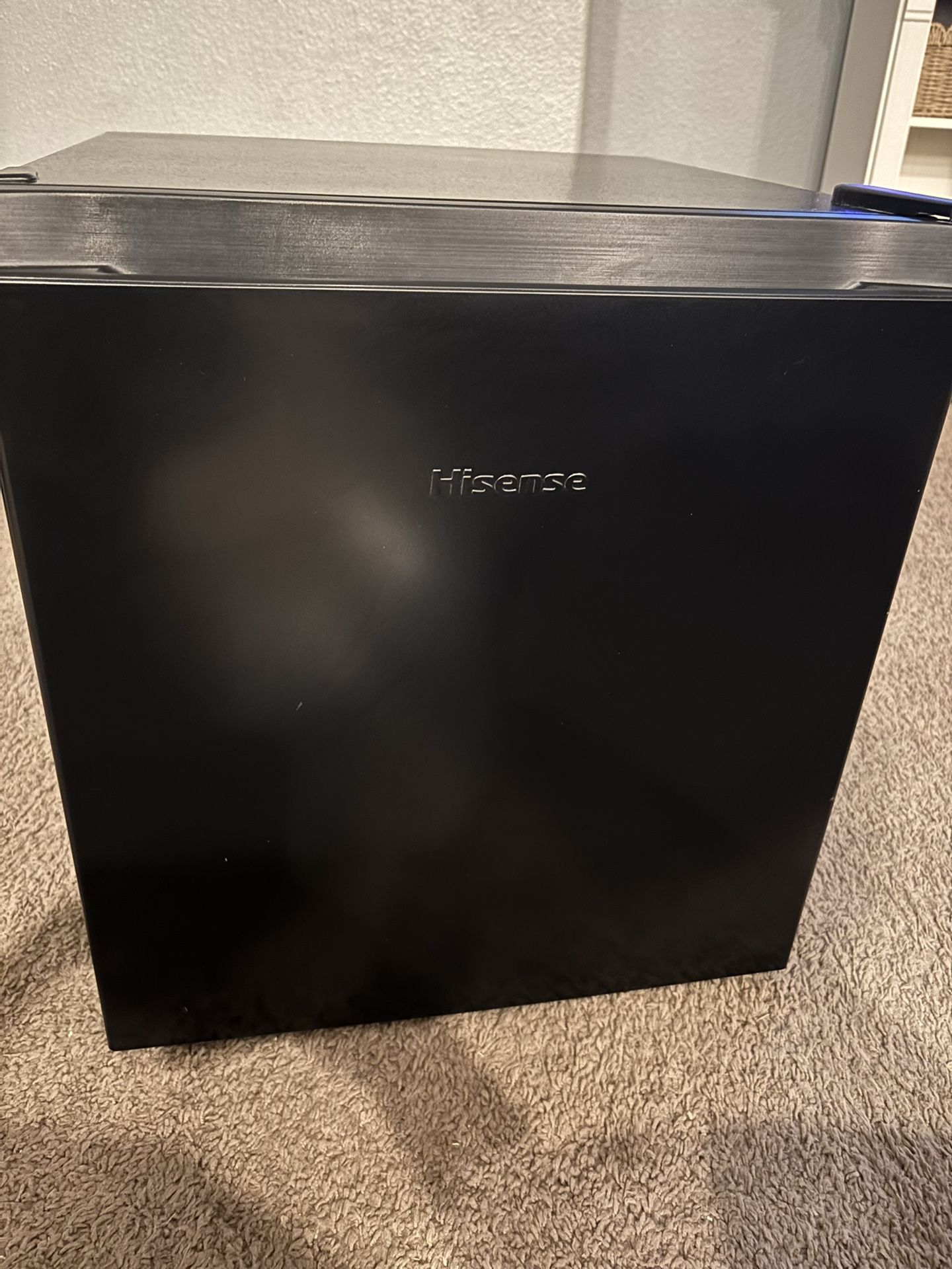 Hisense mini fridge 