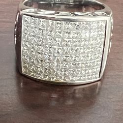 18 Karat White Gold Diamond Ring Size 7