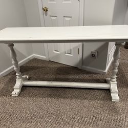 White Distressed Farm Style Console Table in VG Condition 20d x 5ft x 30h Smoke free household