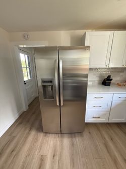 LG Stainless Steel Side-by-Side Refrigerator w/ Ice & Water Dispenser