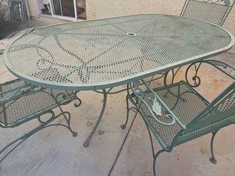 IRON TABLE & CHAIRS