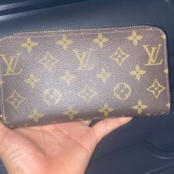 Louis Vuitton Zippy Wallet 