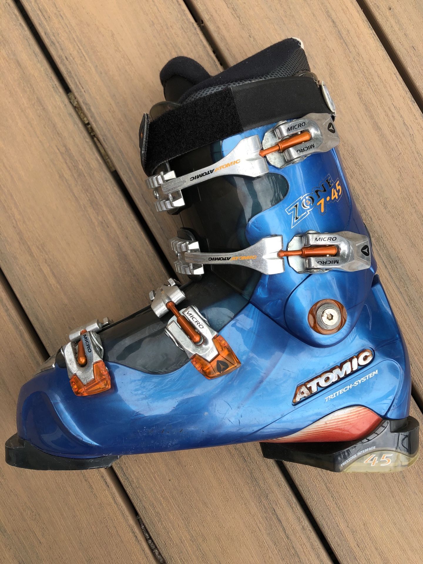 Size 28.5 Atomic Zone 7.45 Ski Boots - Excellent Condition