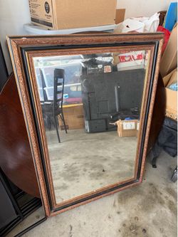 Selling Antique-style Mirror for $20!