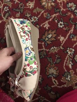 Floral printed half wedge really comfy shoes size 8 1/2
