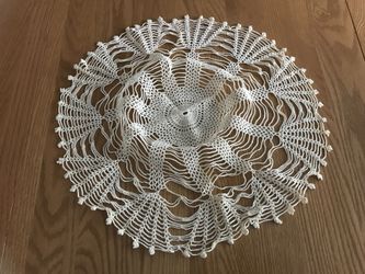 Vintage hand crocheted round doily with raised center ring 15”