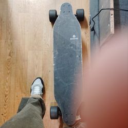 Boosted electric skateboard