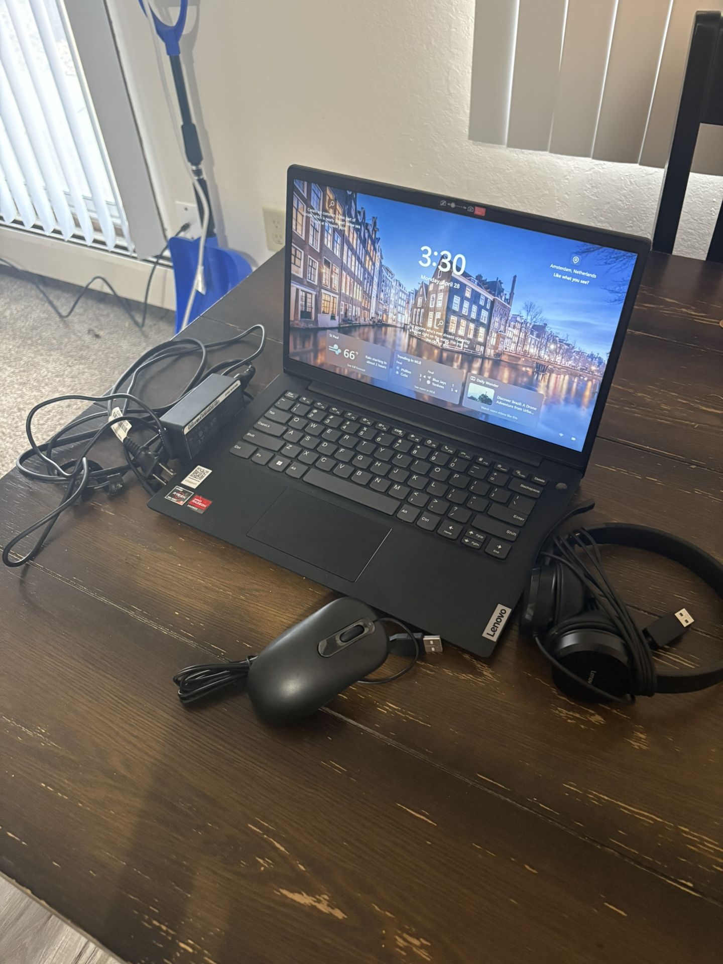 Lenovo V14 G4 ABP - 14" - AMD Ryzen 5 - 7430U - 8 GB RAM - 256 GB SSD