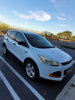 Vendo Ford escape s 2014 en muy buenas condiciones