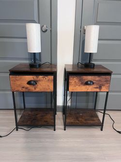 Pair of night stands with lamps