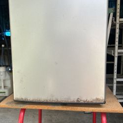 Mini Fridge, As You Can See In The Pics Alittle  Rust On The Bottom But Doesn’t Affect The Working Condition Needs Tlc And It Is free