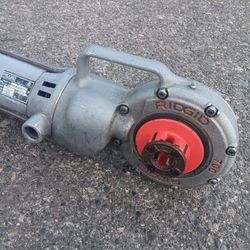 Ridgid Model 700 120volt Pipe Threader Excellent Condition with 1/2in Die. For Pick Up Fremont Sea. No Low Ball Offers Please. No Trades.