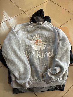 (10) Women Sweat Shirts & Hoodies ( Medium ) …