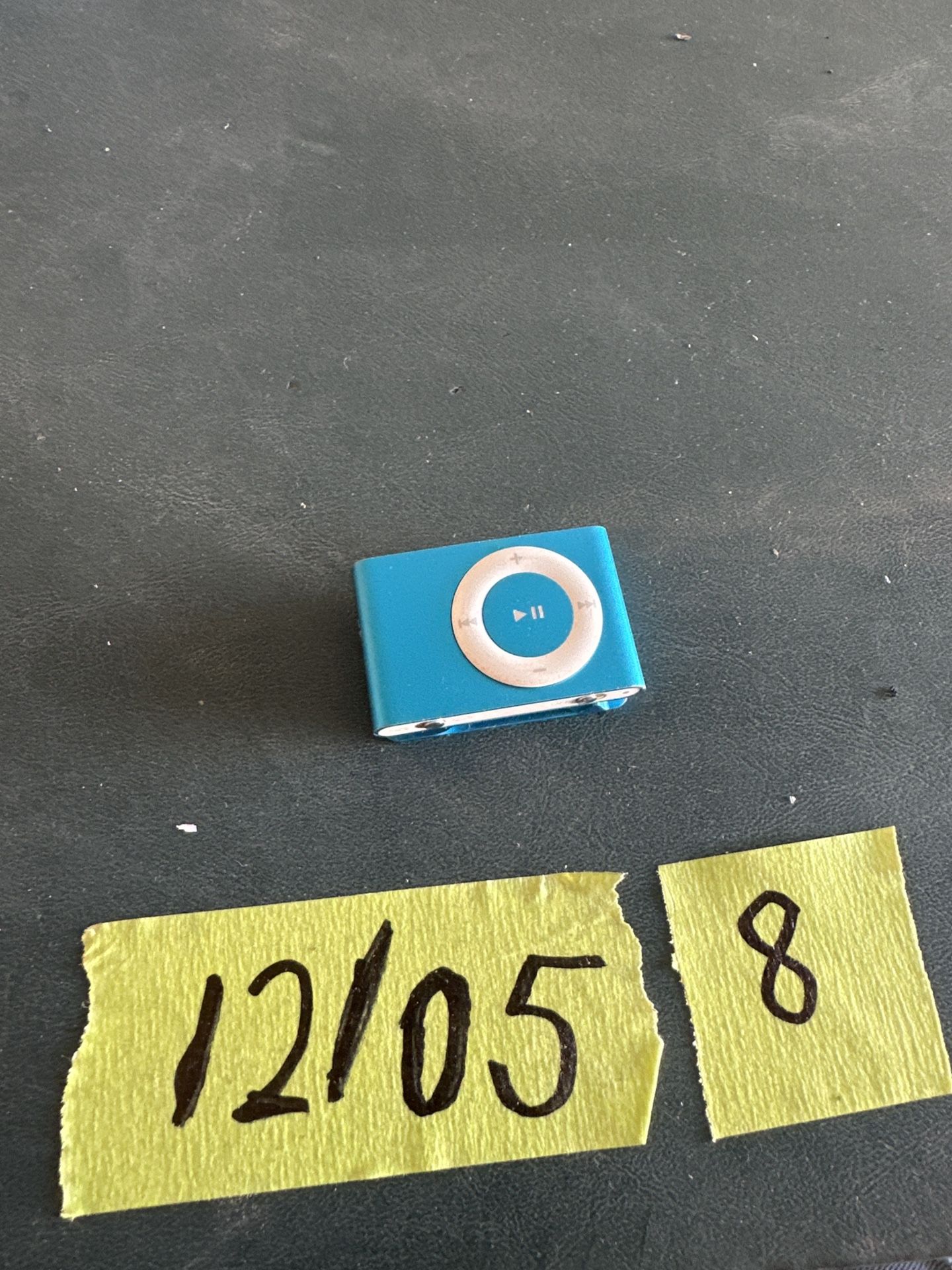 Apple iPod Shuffle 4th Generation Blue MP3 Player