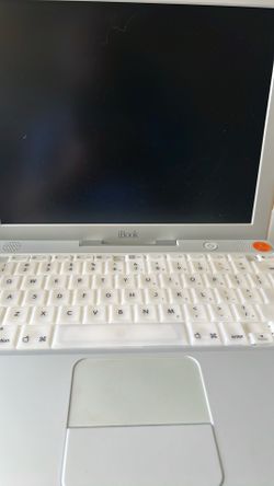 APPLE   iBook Laptop