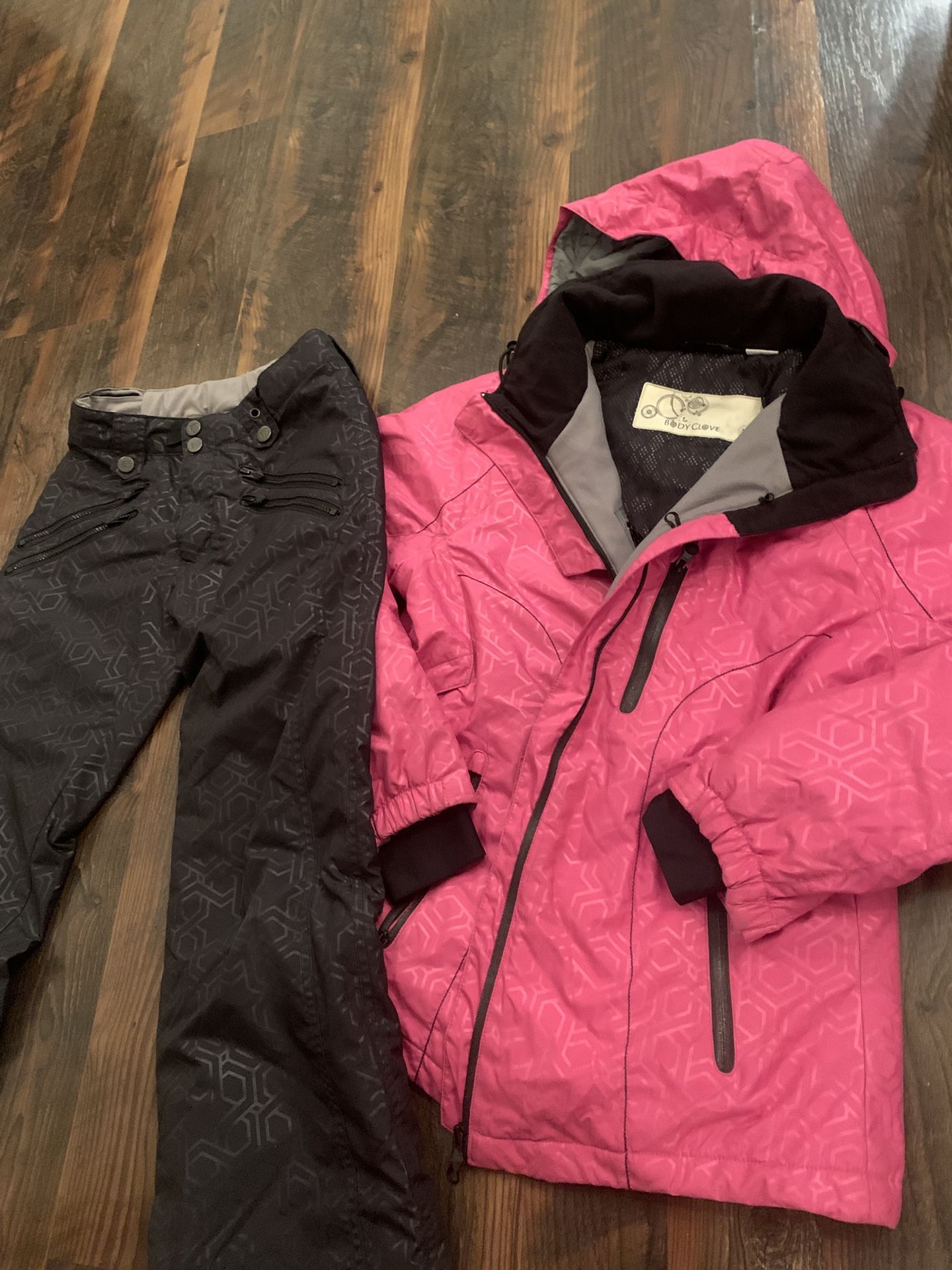 Woman’s Small  Body Glove Snowboarding Jacket And Pants 