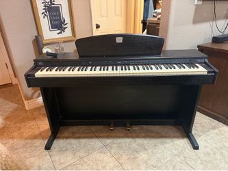 Williams digital keyboard with seat.