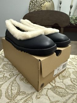 Ugg zora leather ballet flat Woman’s Size 8.5 Rare