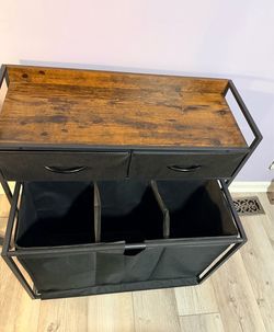 Laundry hamper