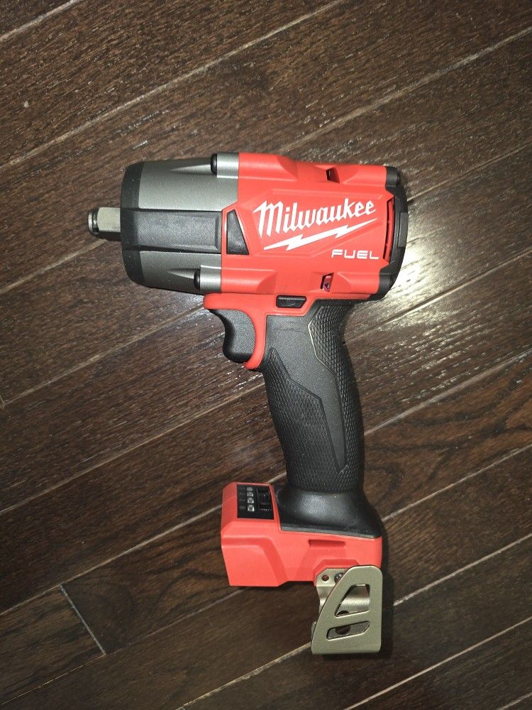 Milwaukee
M18 FUEL Gen-2 18V Lithium-Ion Brushless Cordless Mid Torque 1/2 in. Impact Wrench w/Friction Ring (Tool-Only)