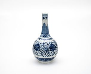 A Blue and White Inter-Locking Floral Long Neck Vase