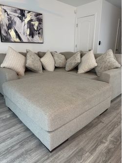 Living room set with HUGE ottoman!