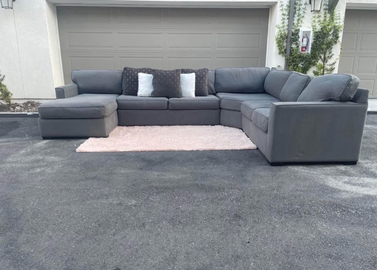 Huge Grey Sectional Couch Sofa From Macys In Excellent Condition - FREE DELIVERY 🚛