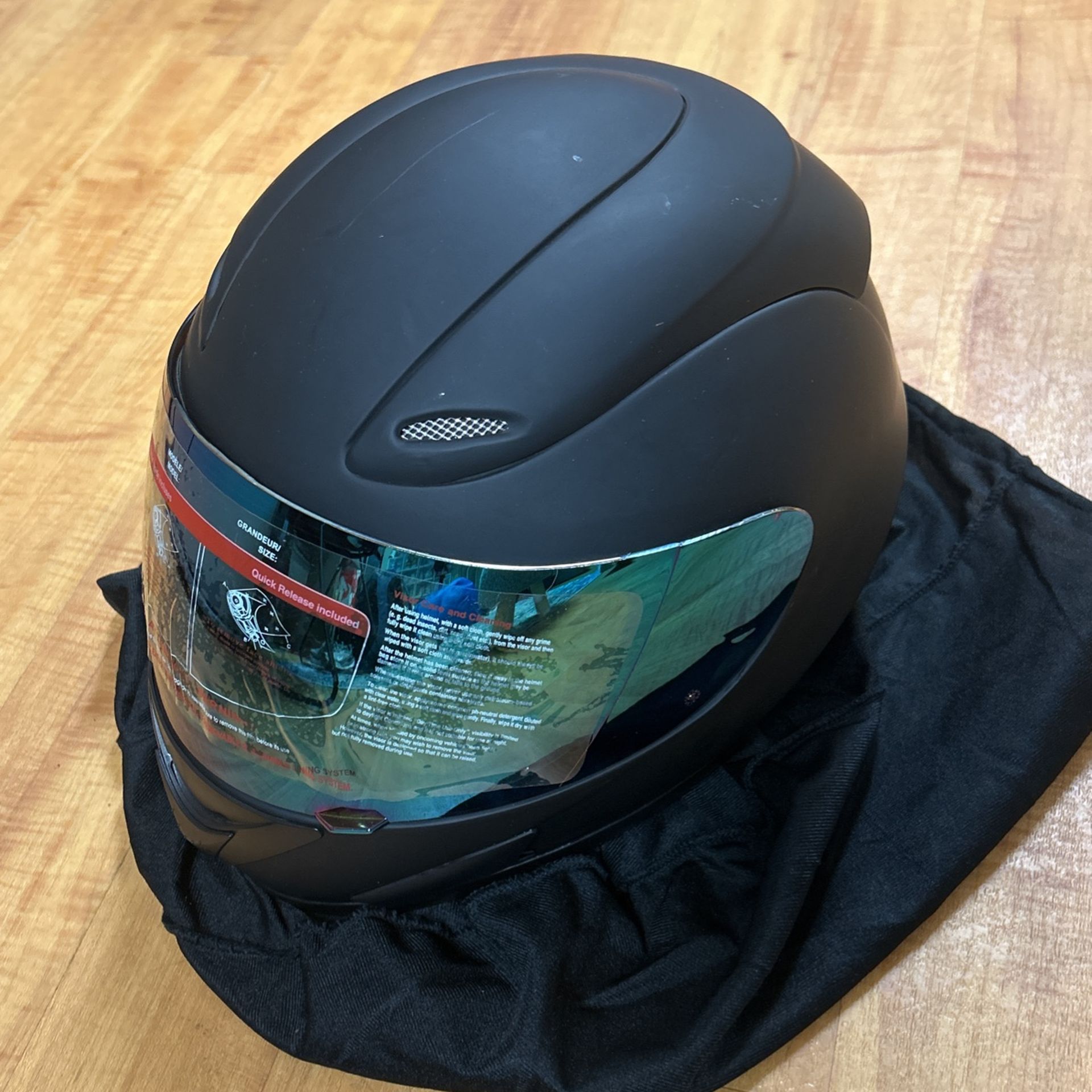 Helmet 2 Visors Included
