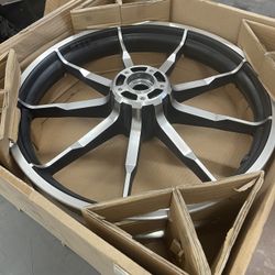 Harley (contact info removed)2 Low Rider FXLR STREET BOB Single Disc 2018 Front wheel 2018-2024