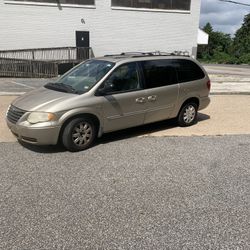 2005 Chrysler Town & Country