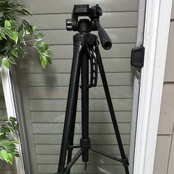 Smith-Victor T65 3-Section Tripod with 3-Way Pan/Tilt Head