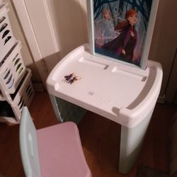 Frozen Toddler Desk And chair