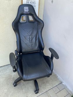 Modern Depo Gaming Chair Only For 20 Dollars It s In Good Condition for Sale in Vista CA OfferUp