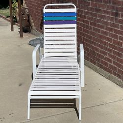 BRAND NEW RECLINING CHAIR