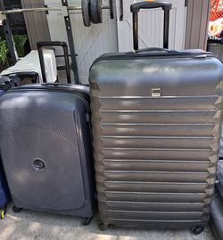 Travel lugages used clean condition see down below south la 90043 big one sold