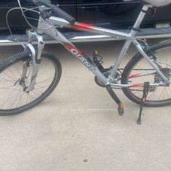 Giant Boulder SE 19in Frame Bike 