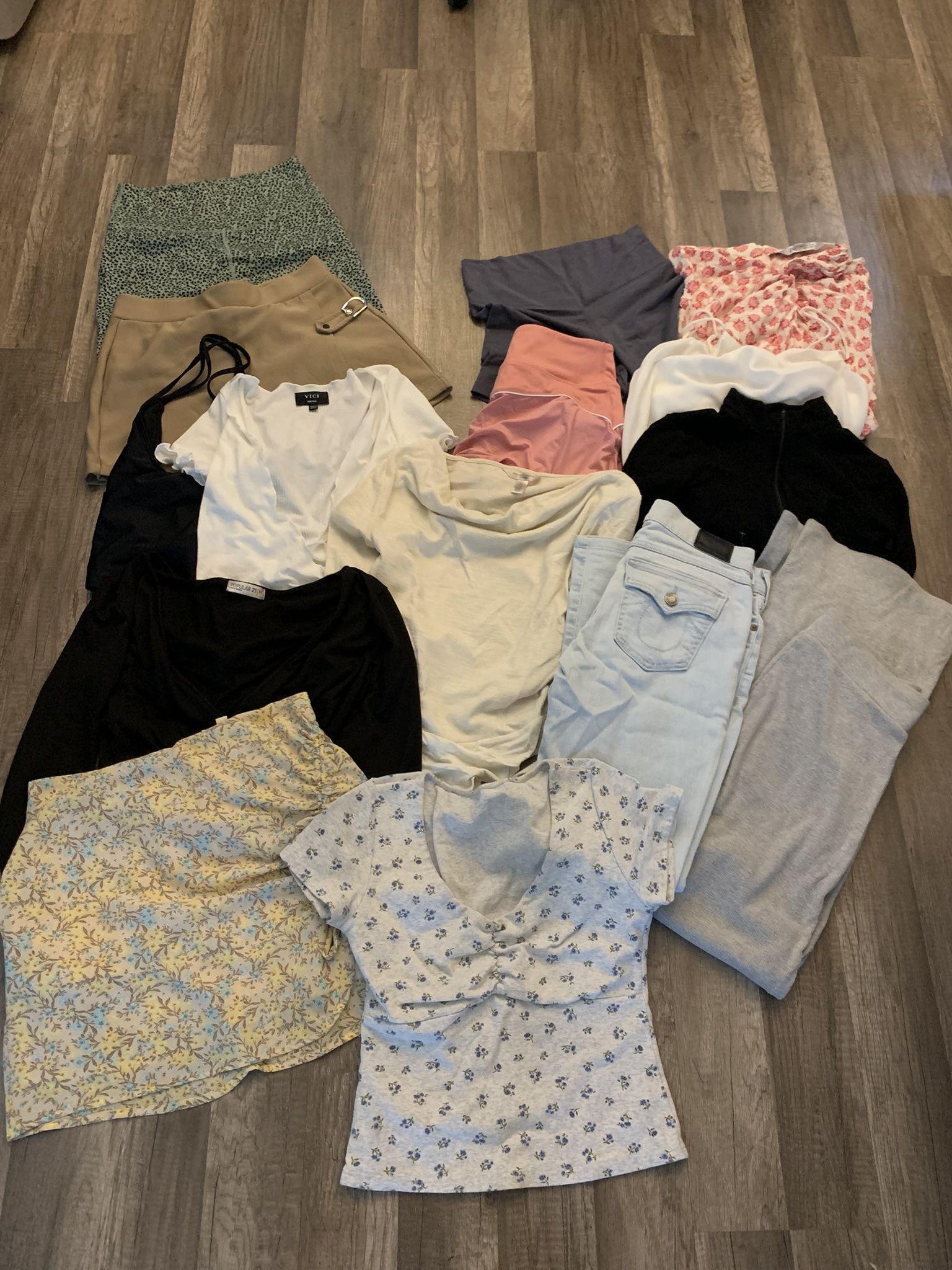 Size Small Teen Or Women’s Clothing Lot
