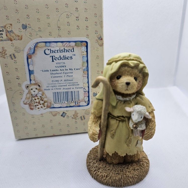 New CHERISHED TEDDIES Sammy BEAR FIGURINE SHEPHERD Nativity Christmas holiday
Mint condition, kept in the box, never displayed
SAMMY
SHEPHERD FIGU