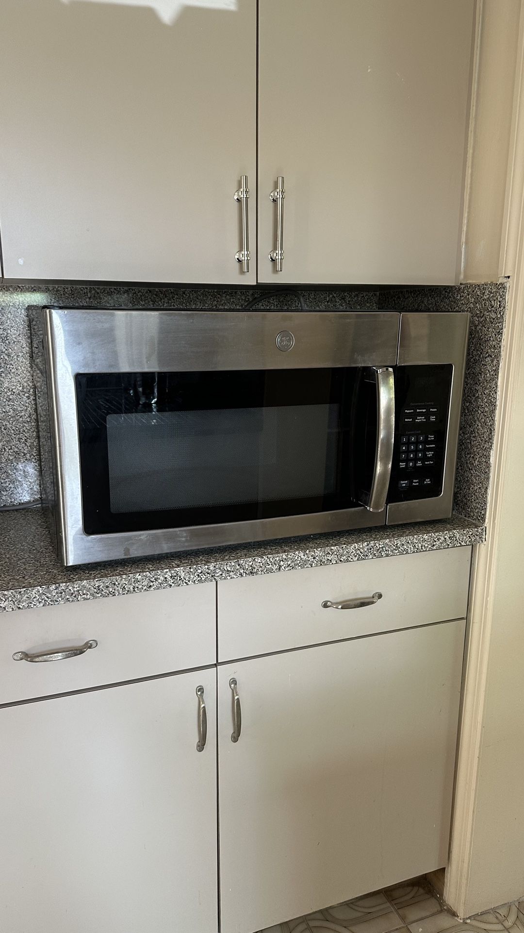 GE Microwave Like New $989 MSRP