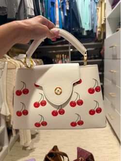Leather handbag never worn