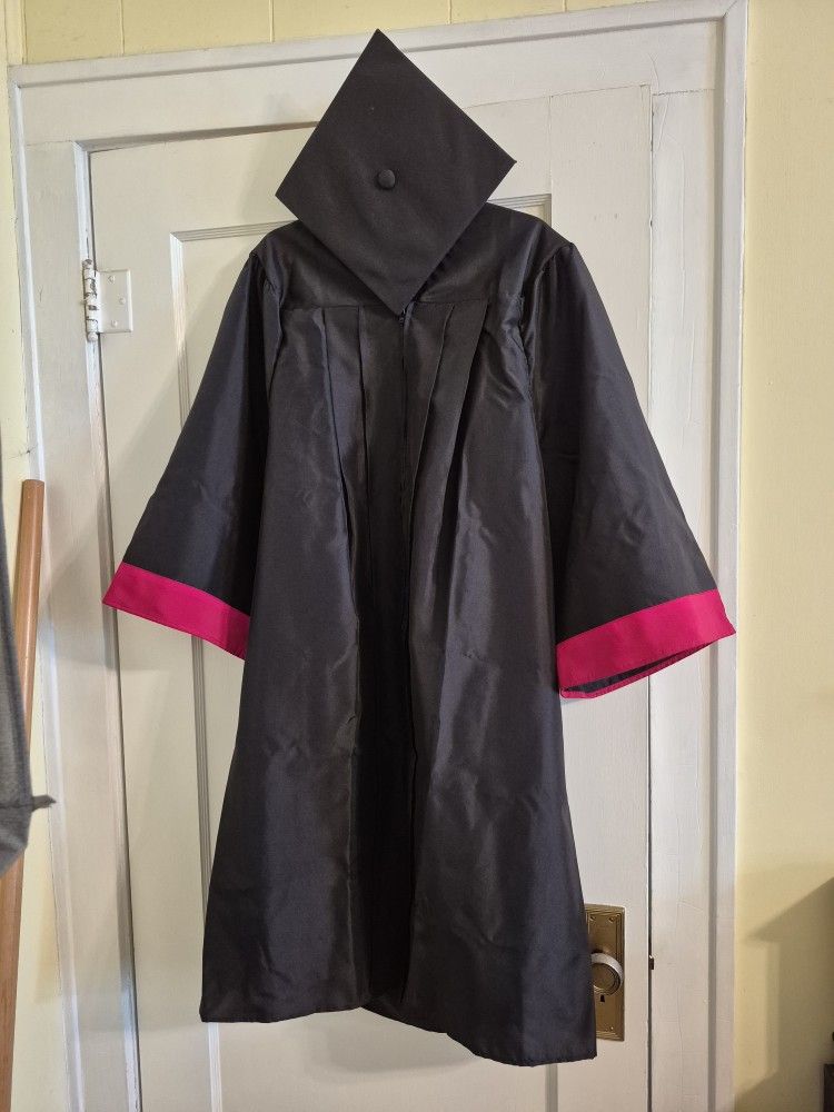 University Of The Incarnate Word Graduation Cap And Gown