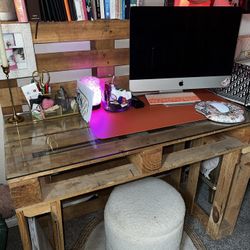 Rustic Desk Made Of Pallets With Glass Top