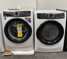 Electrolux Washer & Gas Dryer Set – New