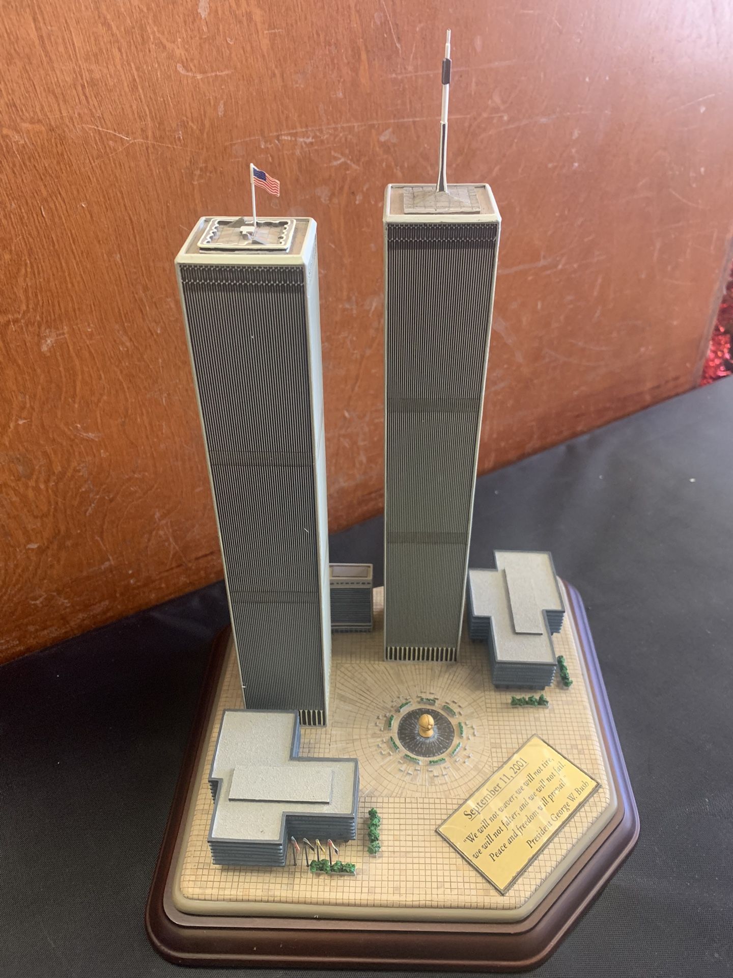 Danbury Mint Twin Towers Commemorative World Trade Center 9/11 Memorial NYC