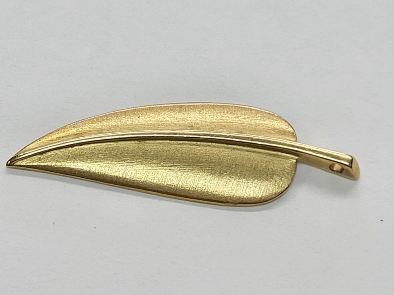 Tiffany & Co. Vintage Leaf Motif 18k gold  pendent