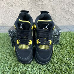 Jordan 4 Retro Thunder 