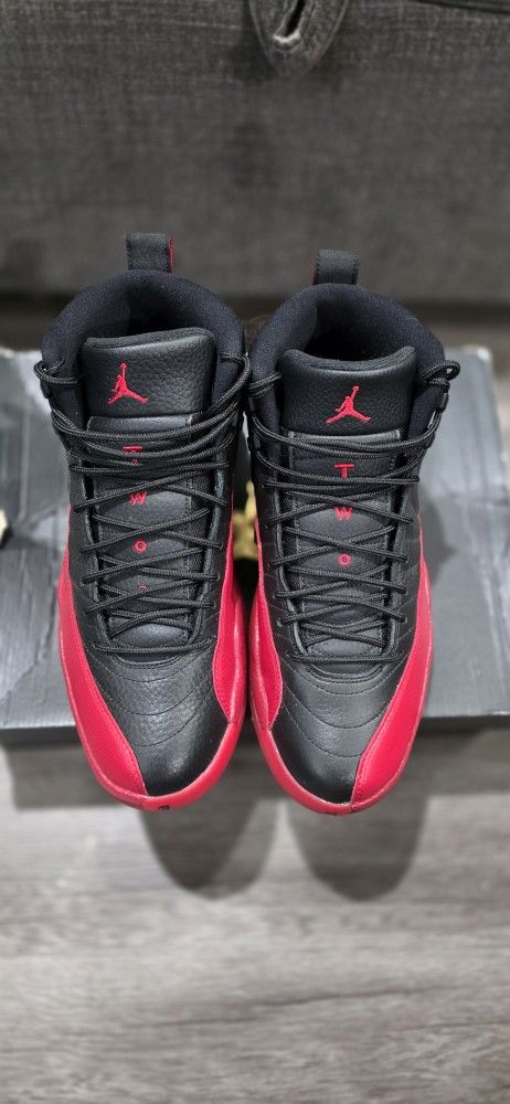 JORDAN 12 FLU GAME 2016 SIZE 10